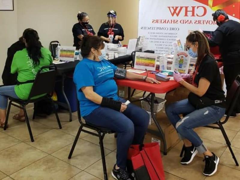 Promotores, 或者西班牙社区卫生工作者, 比如德克萨斯州的这些机构帮助拉丁裔社区满足他们的一些医疗保健需求. (图片由Mercedes Cruz-Ruiz提供)